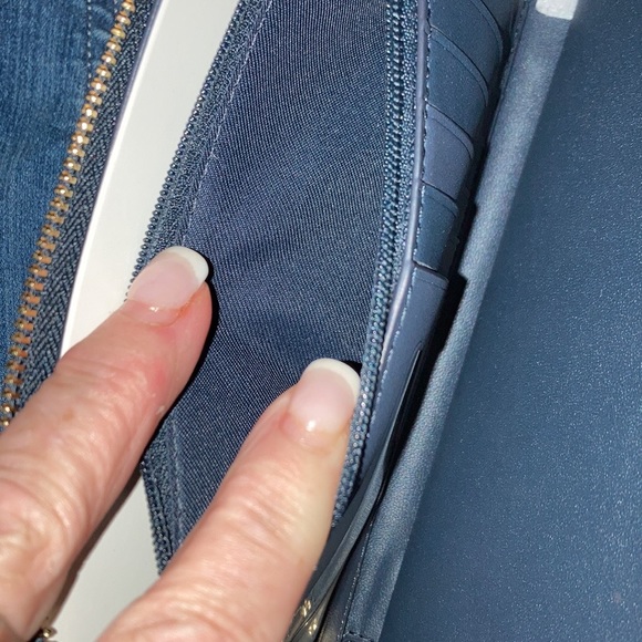 - 🇺🇸Couch Dempsey phone wallet🇺🇸 - Picture 5 of 7